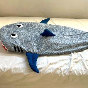 Shark tail blanket
